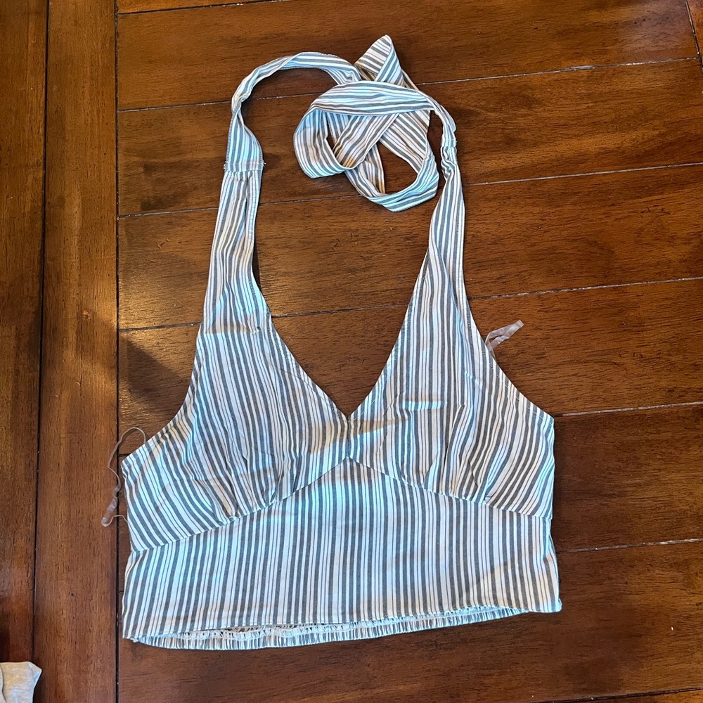 Cropped V neck top
